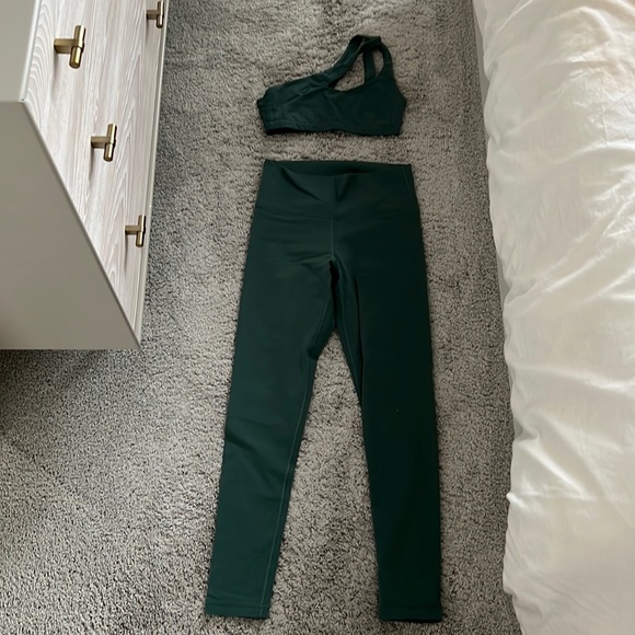 TNA Workout Outfit - Picture 1 of 4